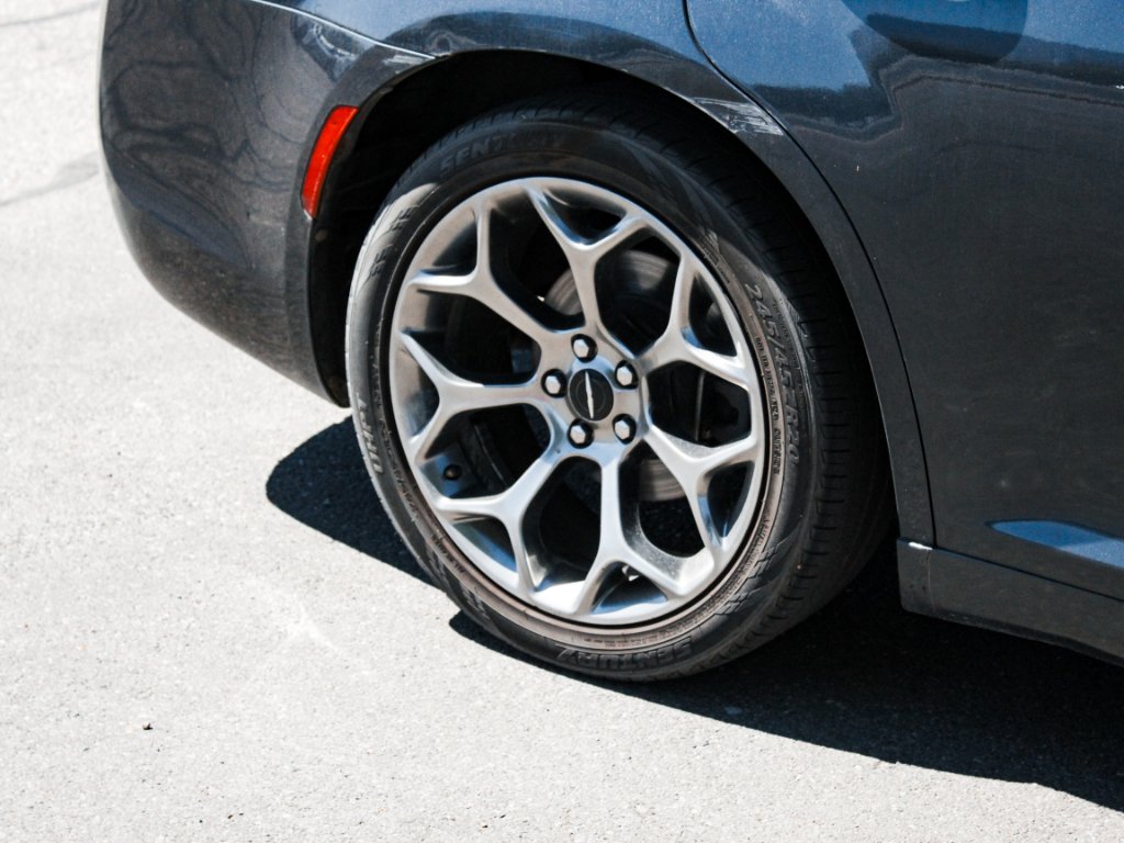 Used 2018 Gloss Black Chrysler Touring image 3