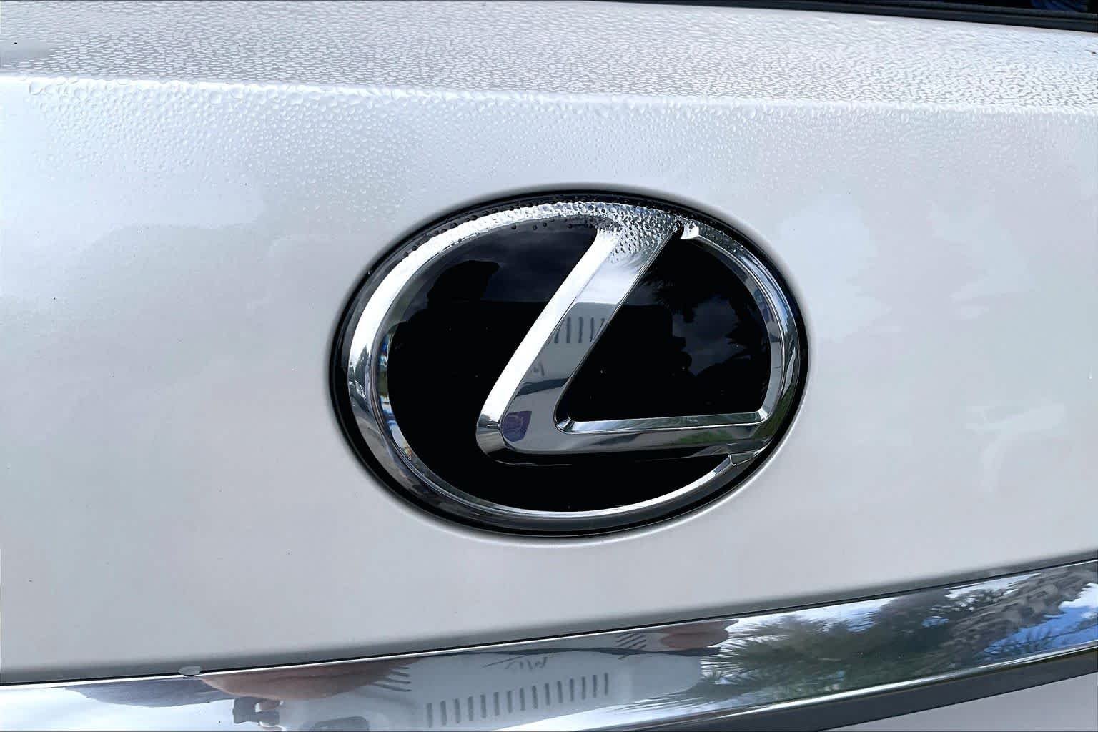 Used 2022 Eminent White Pearl Lexus  image 31