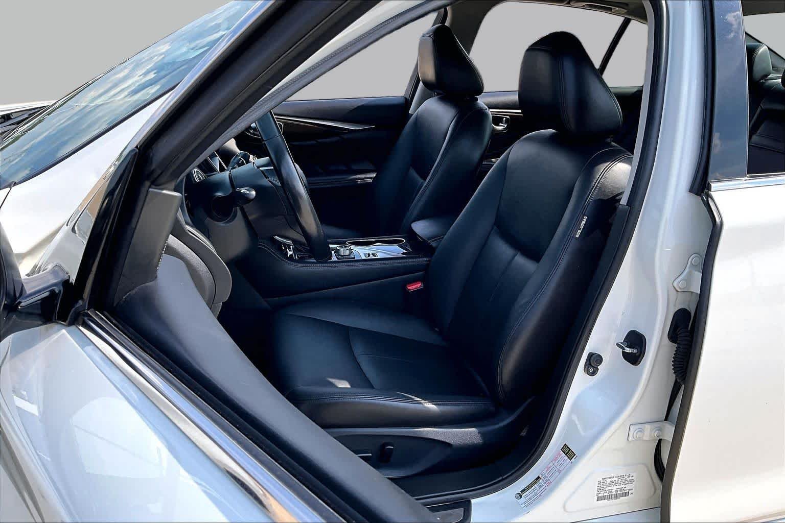 Used 2018 Pure White INFINITI 3.0t LUXE image 8