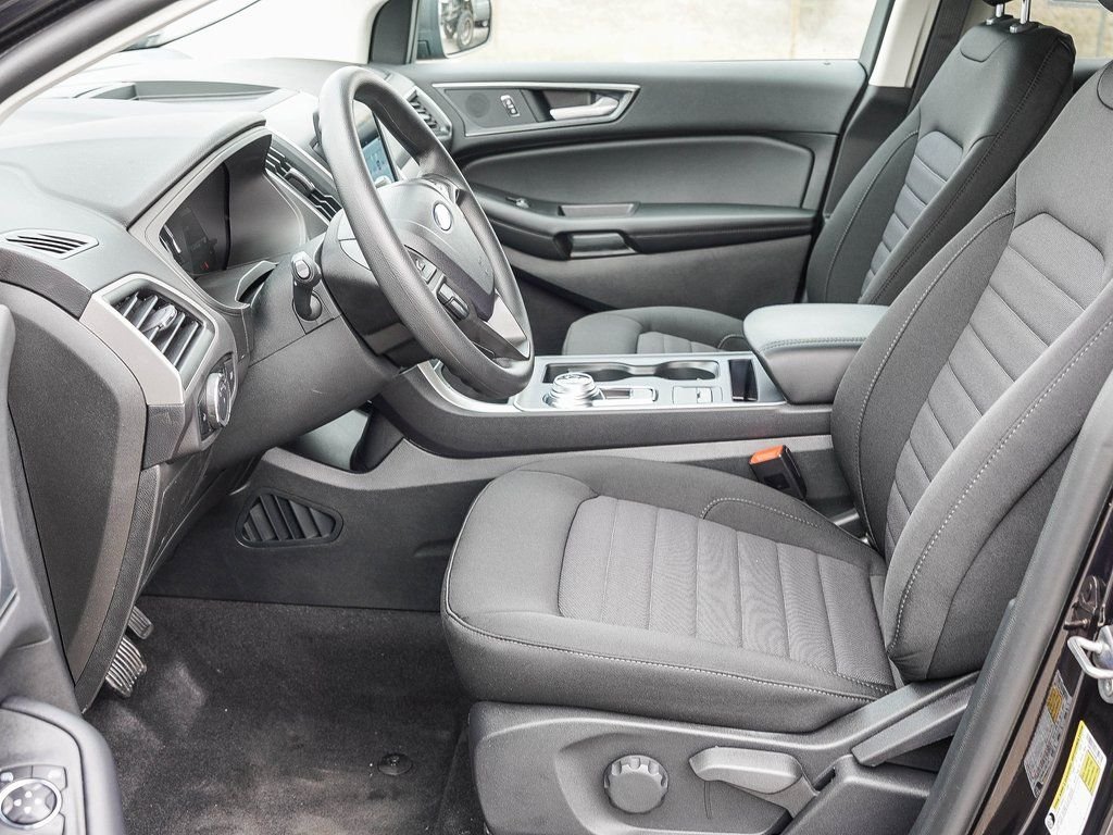 New 2024 Agate Black Metallic Ford SE image 16