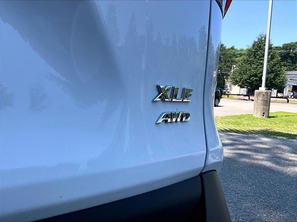 Used 2025 White Toyota XLE image 29