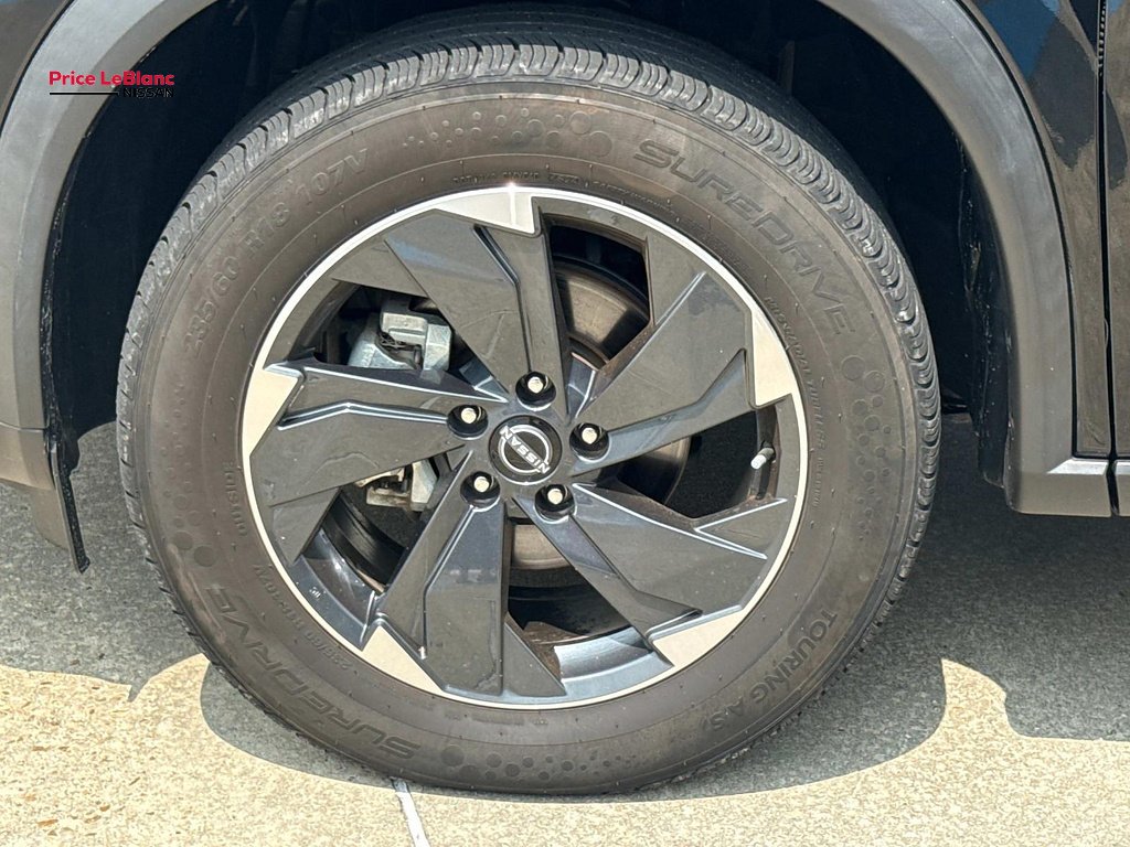 Used 2024 Super Black Nissan SV image 4