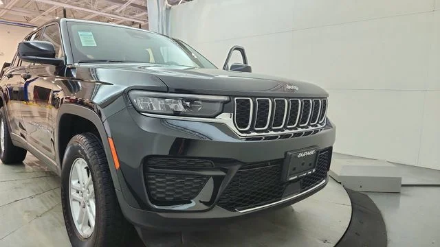 Used 2023 Black Jeep Laredo image 18