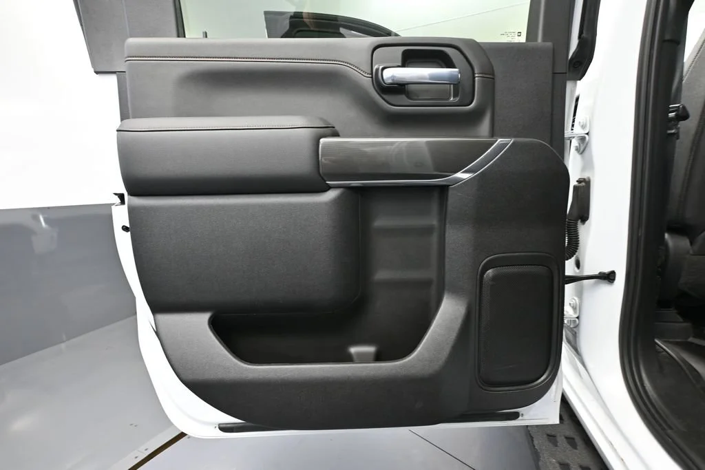 Used 2022 White GMC AT4 image 28