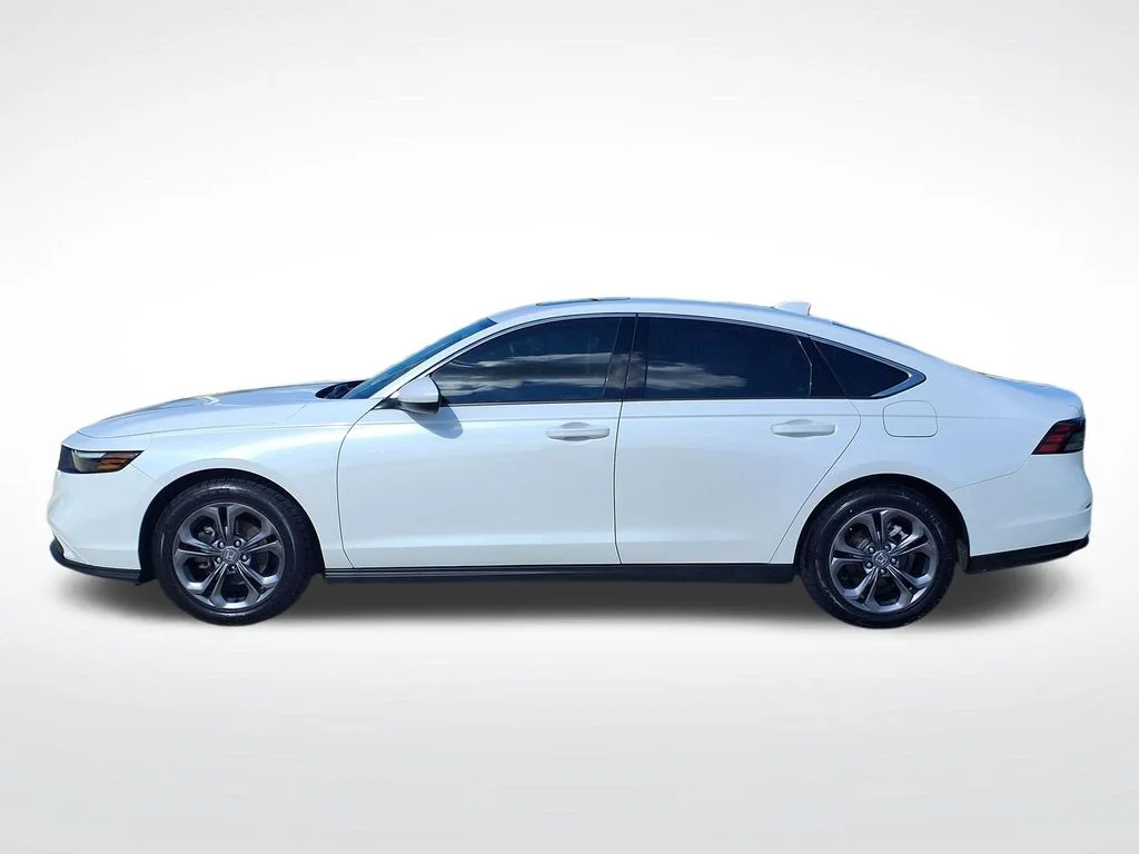 Used 2023 White Honda EX image 4