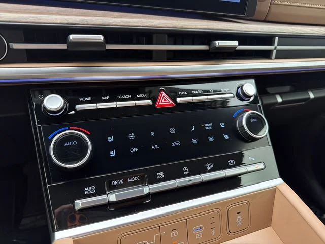 Used 2024 White Hyundai Limited image 24