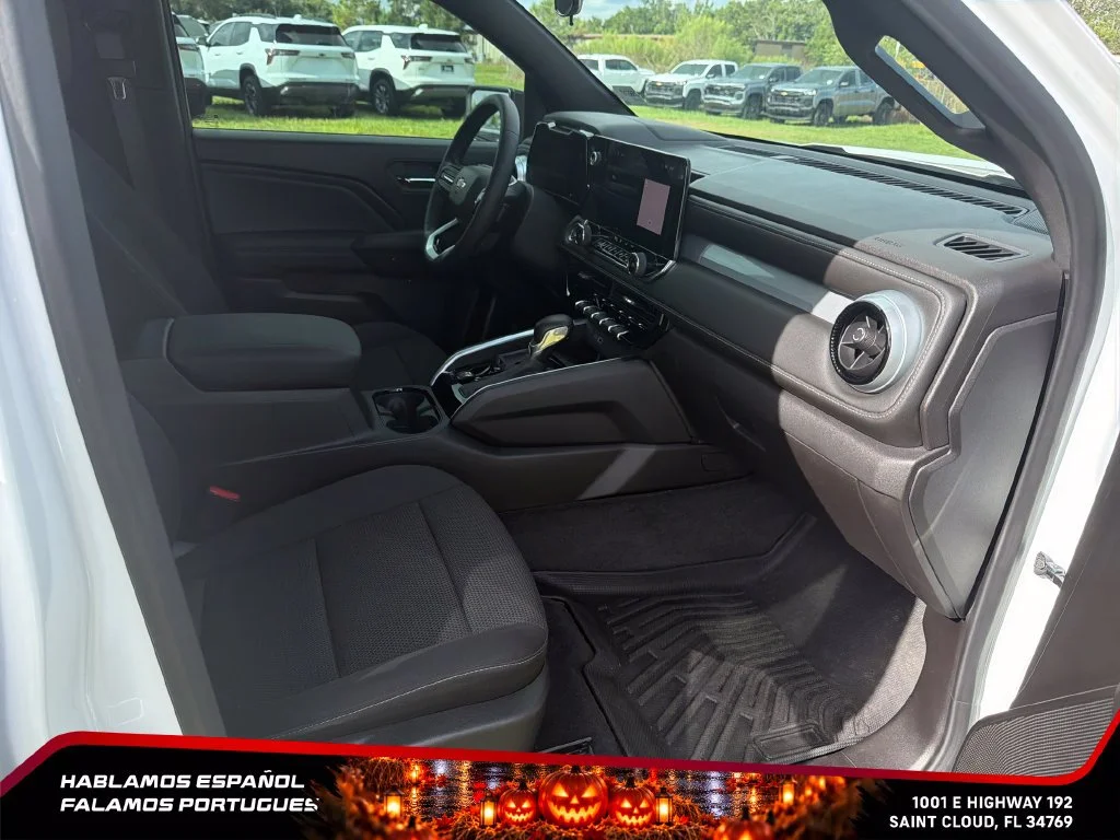Used 2024 Summit White Chevrolet LT image 30