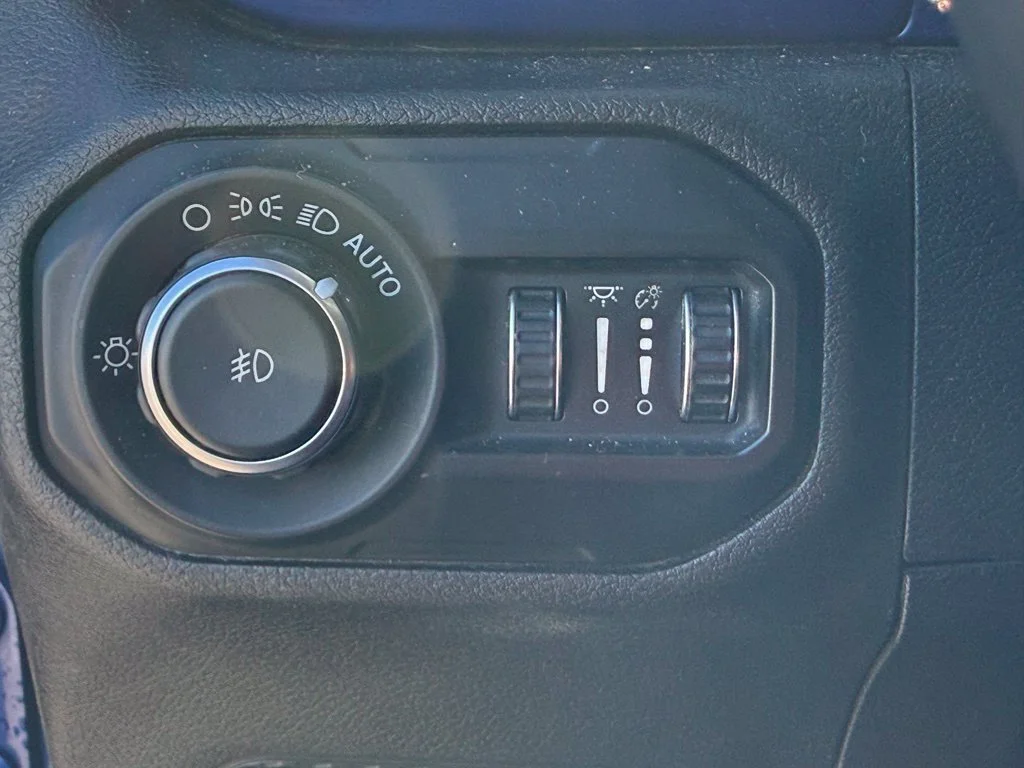 Used 2019 Blue Jeep Unlimited Sport S image 21