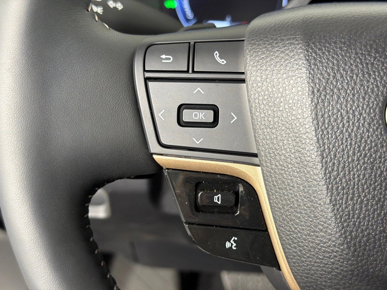 Used 2026 Oxygen Toyota Limited image 26
