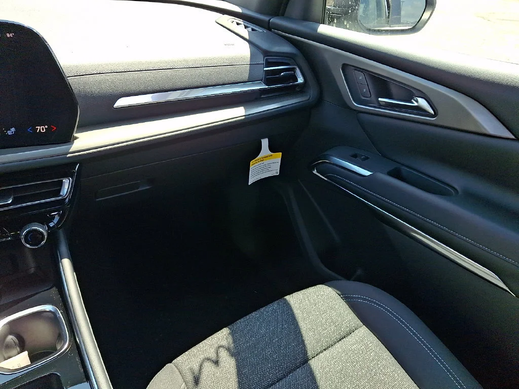 New 2027 Summit White Chevrolet LT image 12