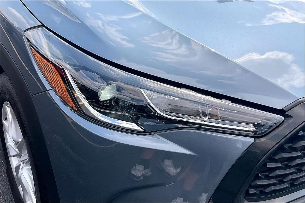 Used 2023  Toyota LE image 28