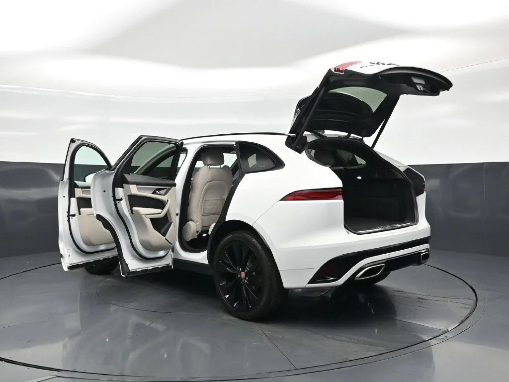 Used 2023  Jaguar P400 R-Dynamic S image 30