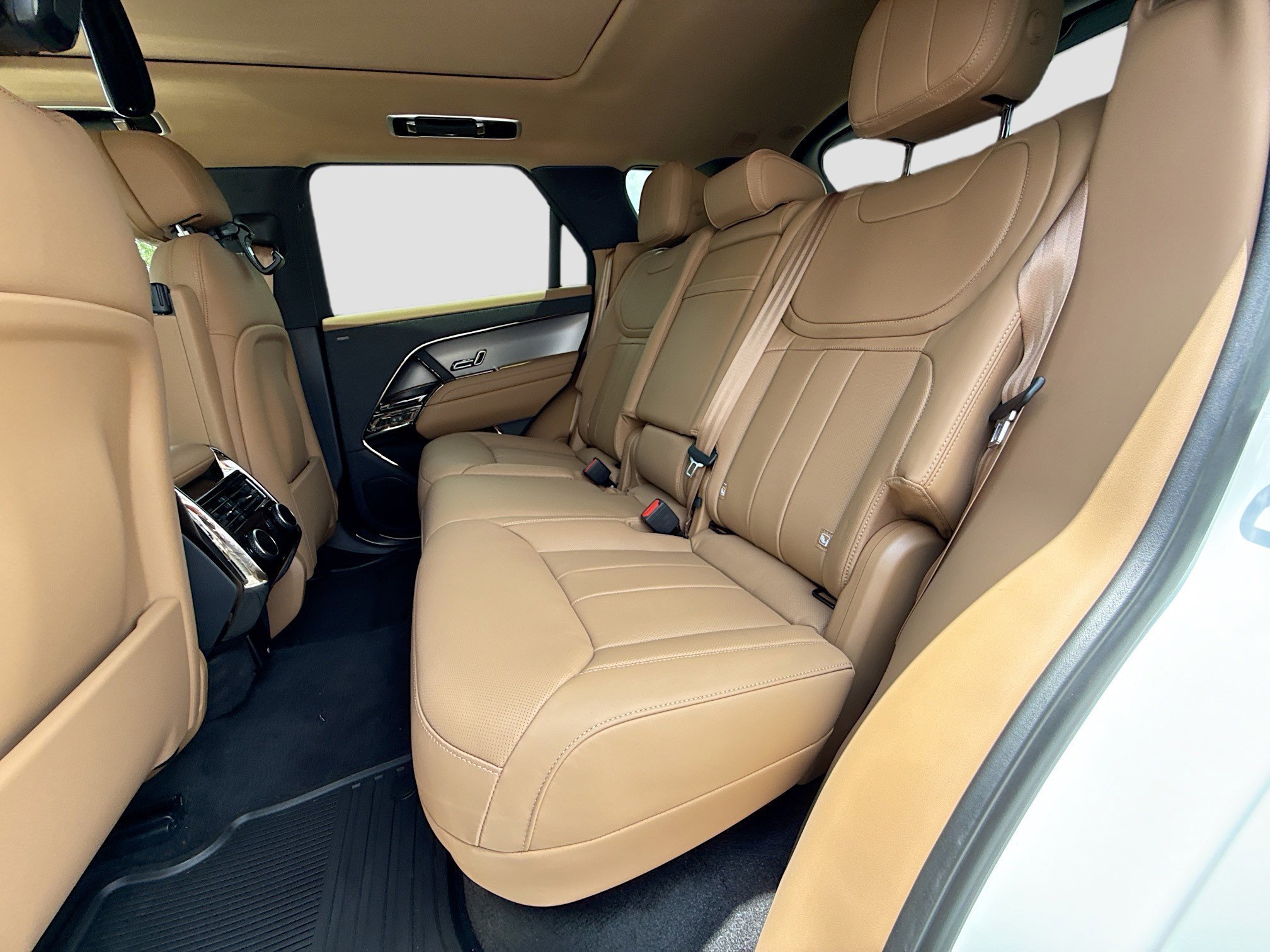 New 2026 Fuji White LAND ROVER SE image 21