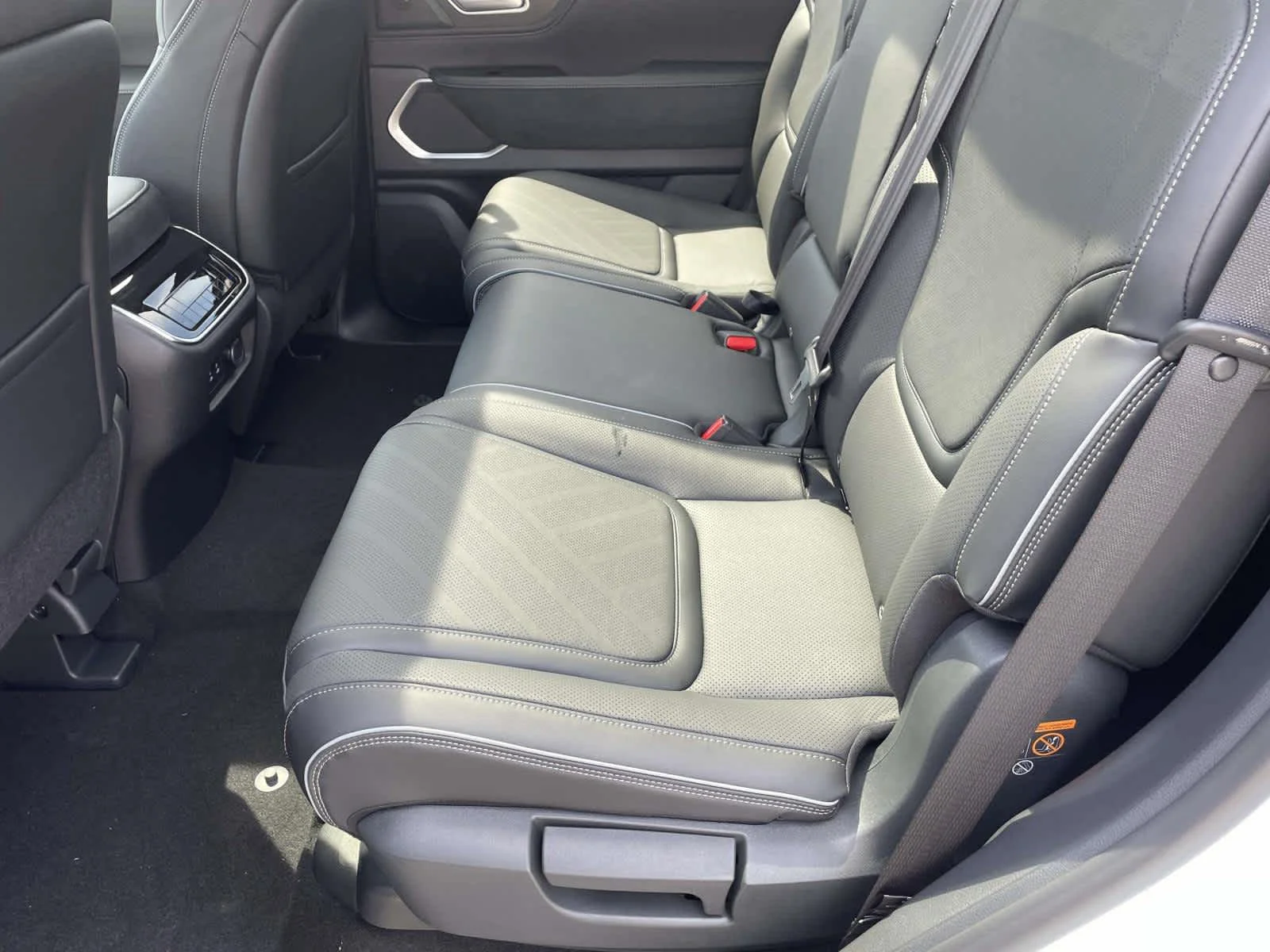 New 2026 Radiant White INFINITI LUXE image 17
