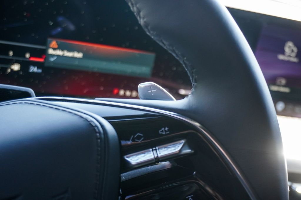 Used 2025 White Cadillac V-Series image 24