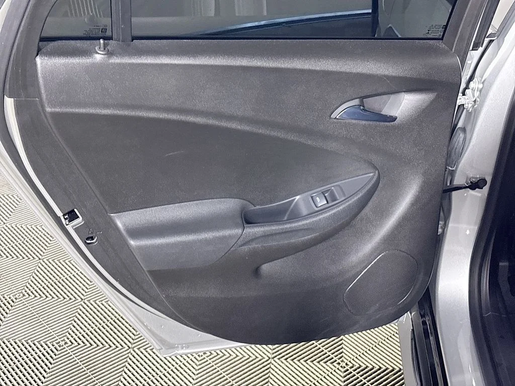 Used 2017 Silver Chevrolet Premier image 19