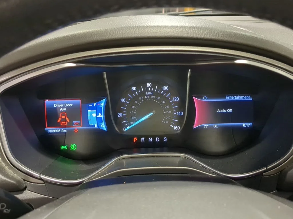 Used 2016 Magnetic Ford SE image 16