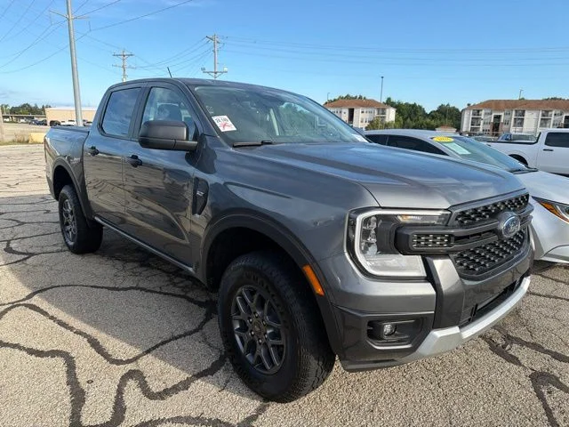 Used 2025 Gray Metallic Ford XLT image 3