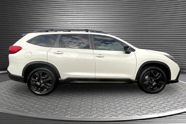 Used 2025 White Subaru Onyx Edition Touring image 4
