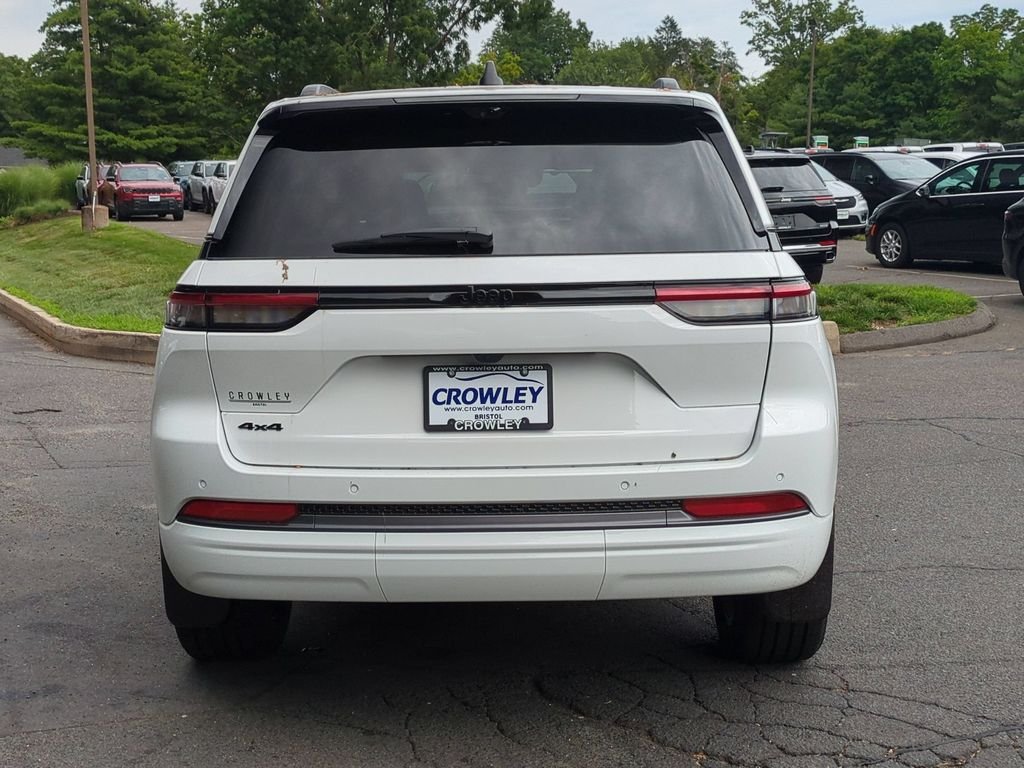 New 2026 Bright White Clear-Coat Exterior Paint Jeep Limited Reserve image 4