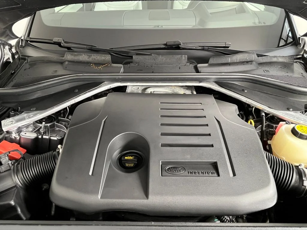 Used 2024 Gray Land Rover Dynamic SE image 19