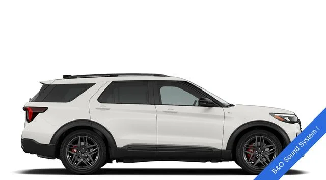 New 2026 Star White Metallic Tri-Coat Ford ST-Line image 5