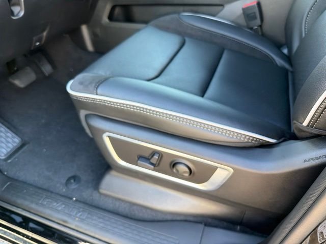 New 2027 Diamond Black Crystal Pearl-Coat Exterior Paint RAM Laramie image 12