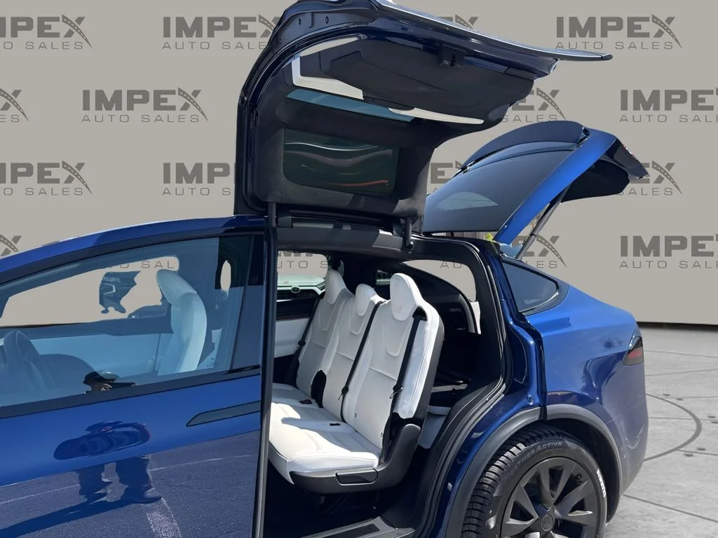 Used 2022  Tesla Base image 30