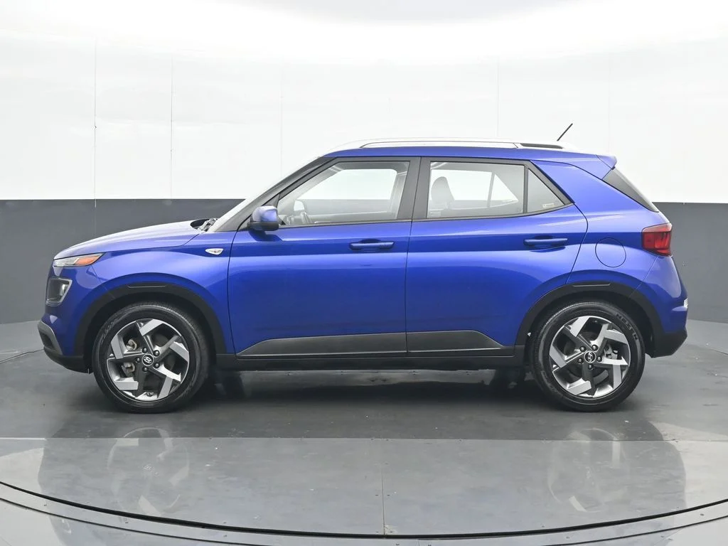 Used 2025 Blue Hyundai SEL image 3