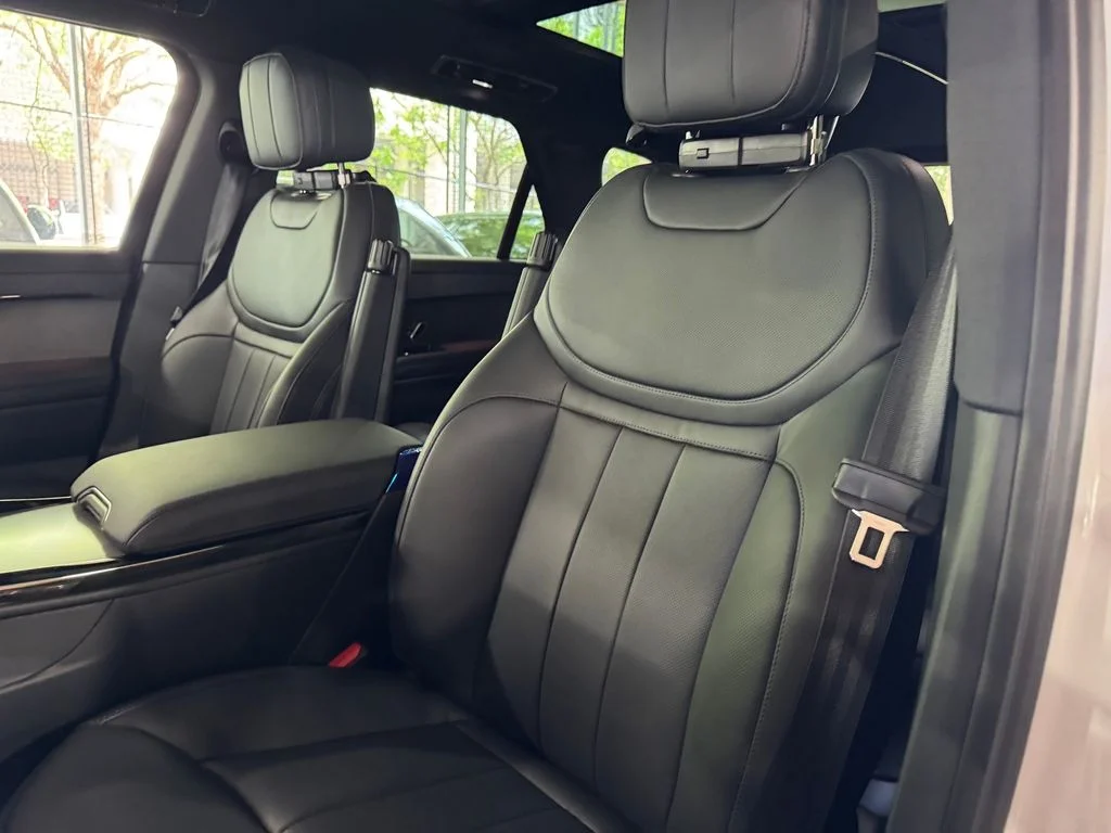 New 2026 Fuji White Land Rover SE image 9