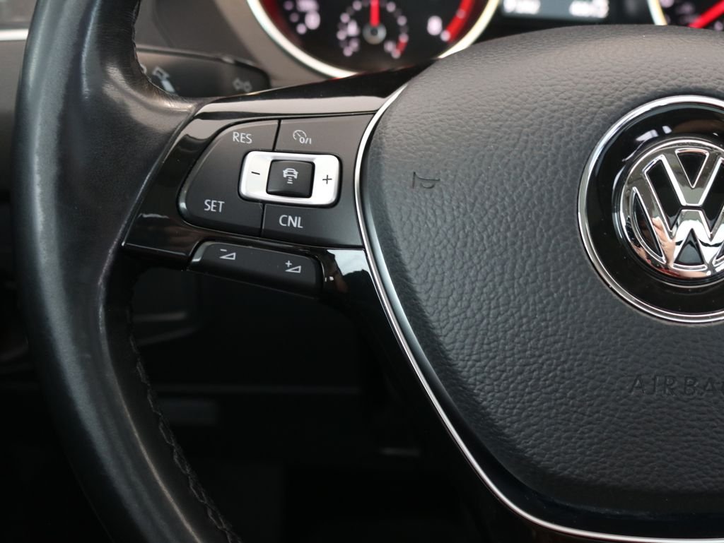 Used 2018 Gray Volkswagen 2.0T SEL image 50