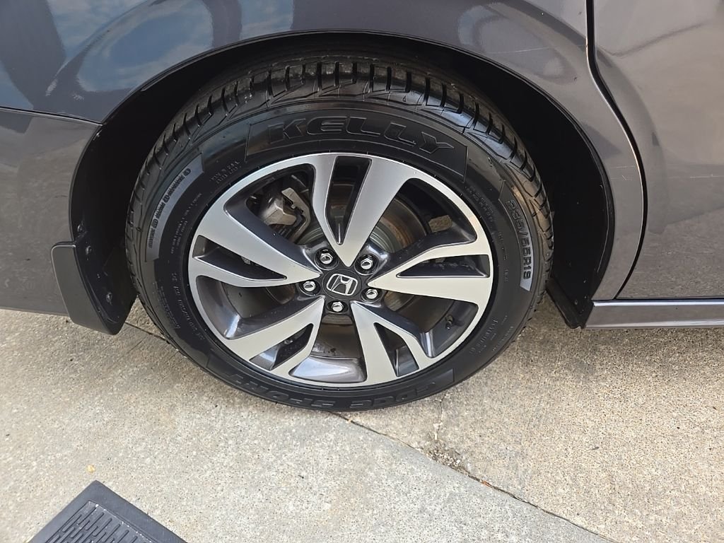 Used 2021  Honda Touring image 23