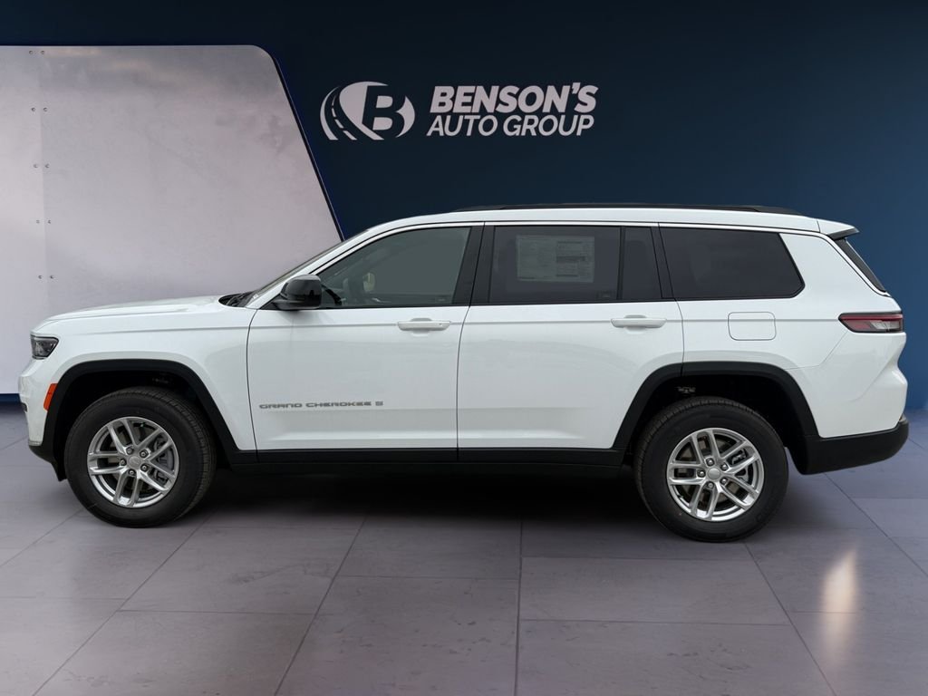New 2026 Bright White Clear-Coat Exterior Paint Jeep Laredo image 2