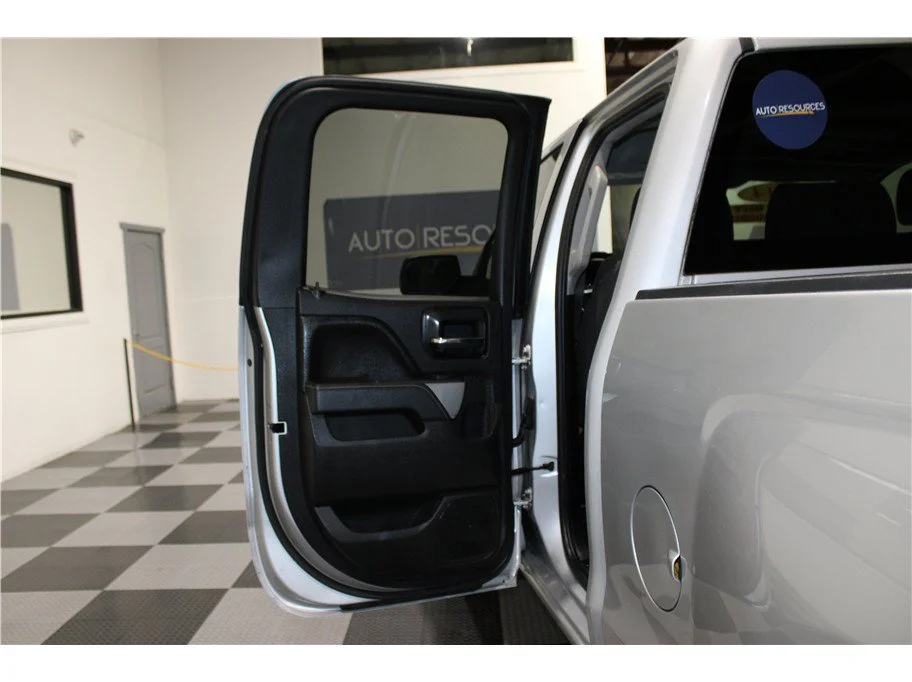 Used 2014 Silver Ice Metallic Chevrolet LT image 13