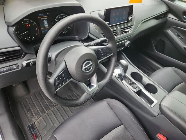 Used 2022 Silver Nissan 2.5 S image 9
