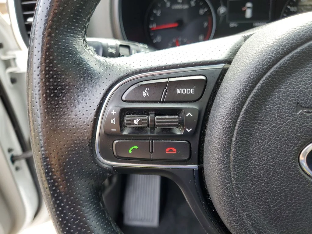 Used 2018 White Kia SX image 24