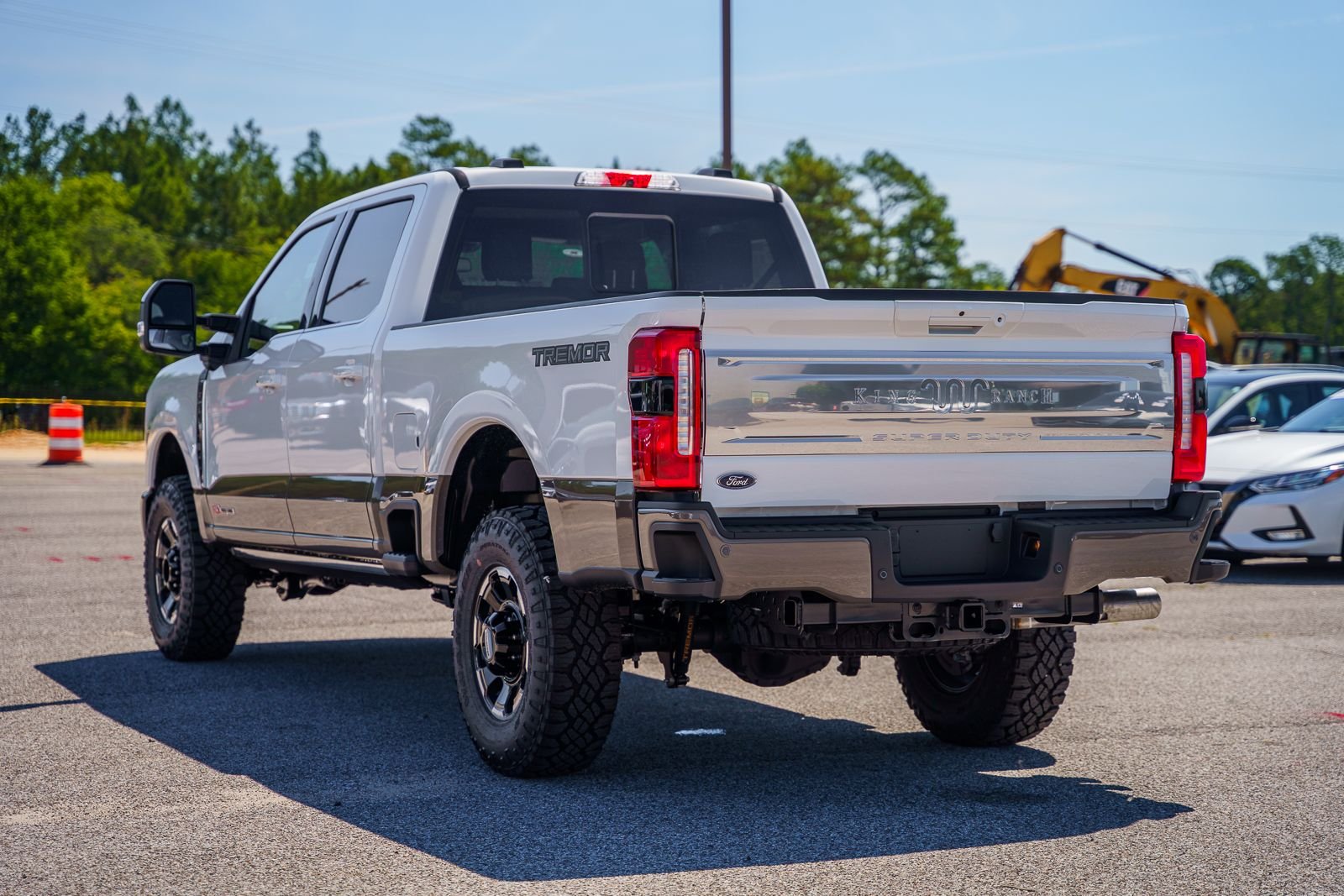 New 2026 Star White Metallic Tri-Coat Ford F-250® King Ranch® image 5