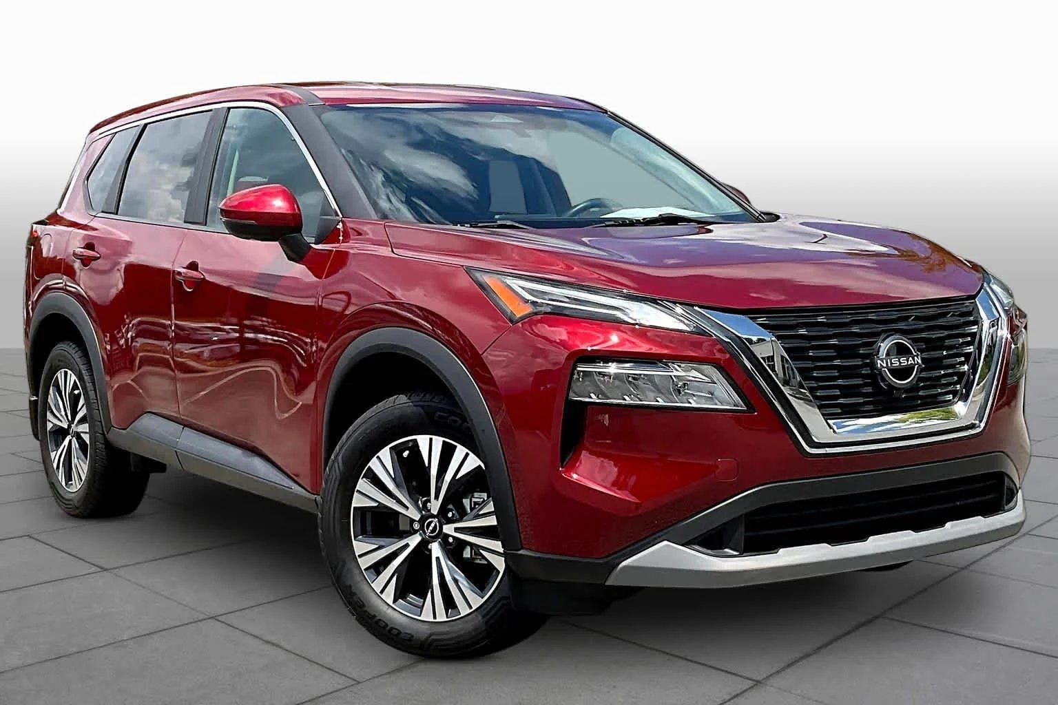 Used 2023 Scarlet Ember Tintcoat Nissan SV image 5