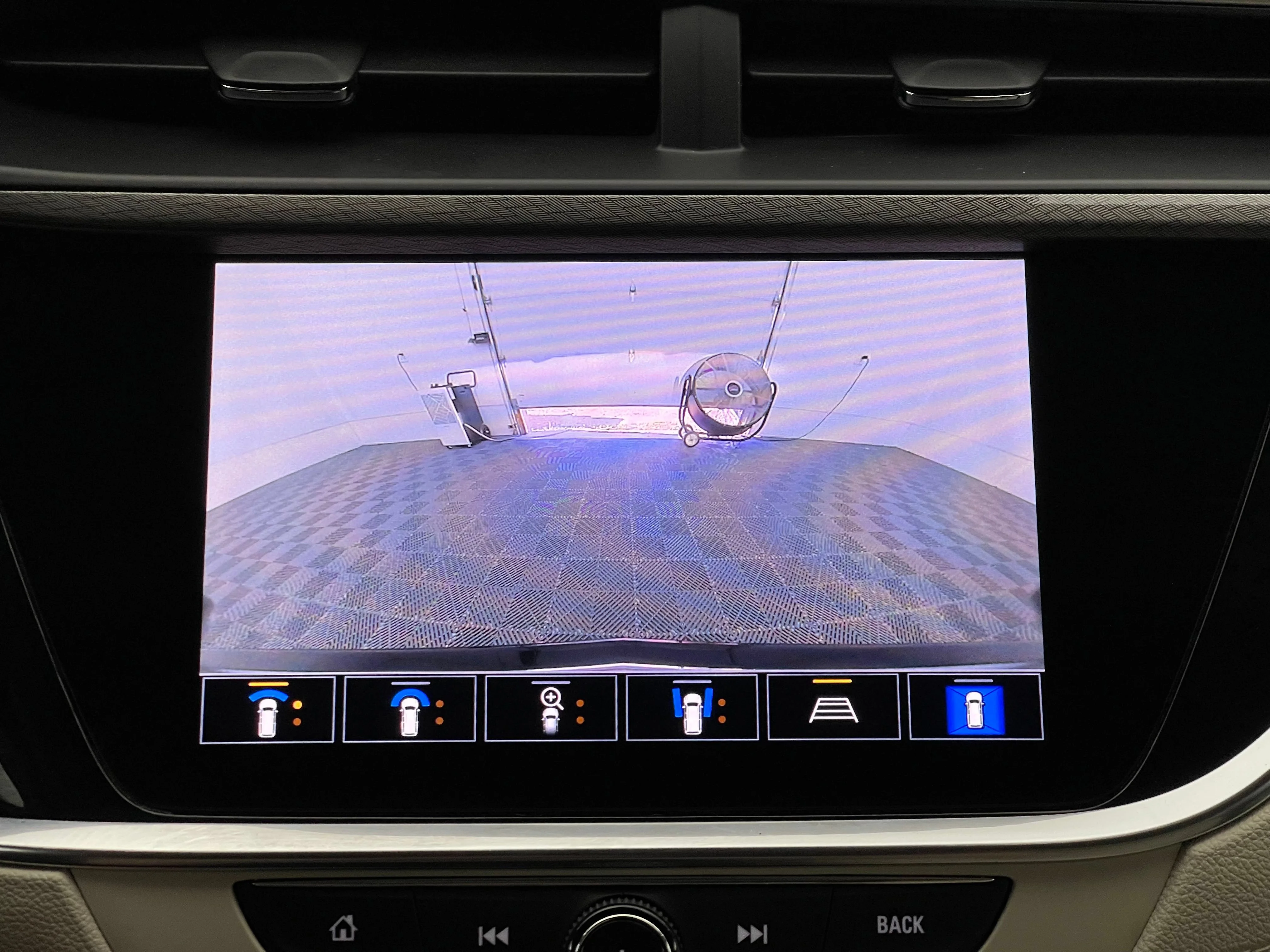 Used 2020 DARK MOON BLUE METALLIC Buick Essence image 4