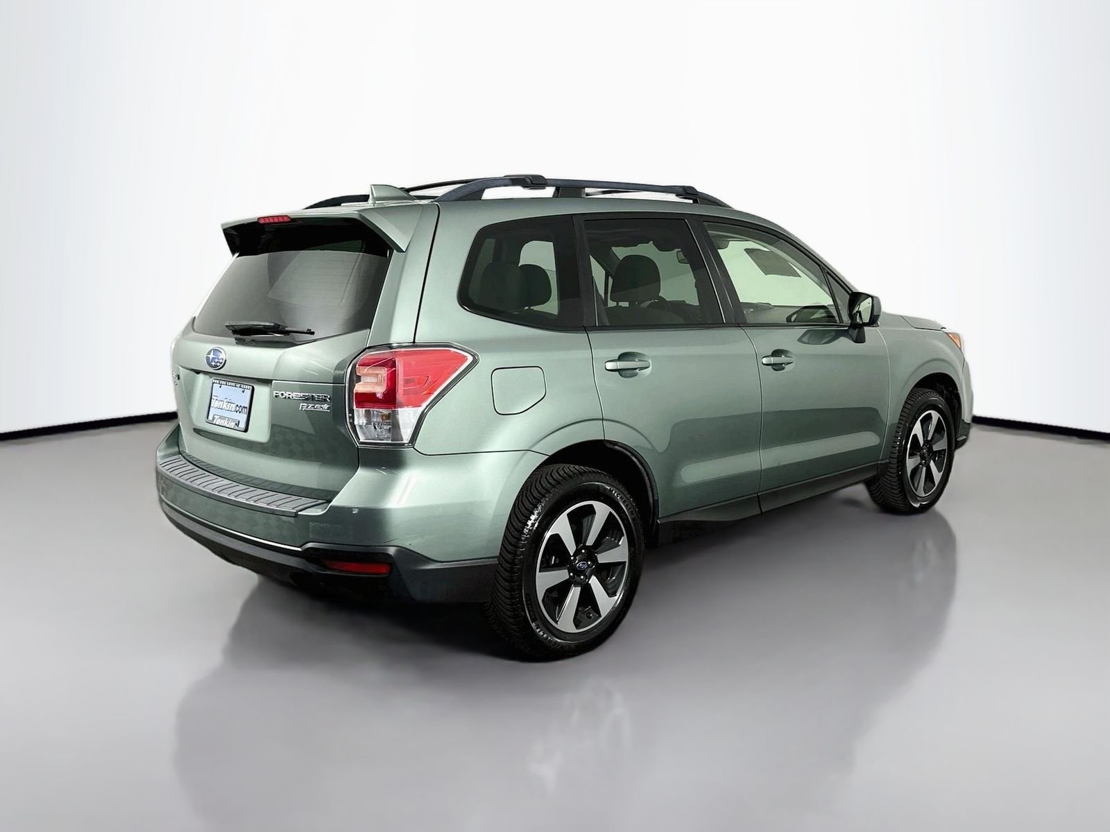 Used 2017 Jasmine Green Metallic Subaru 2.5i Premium image 7