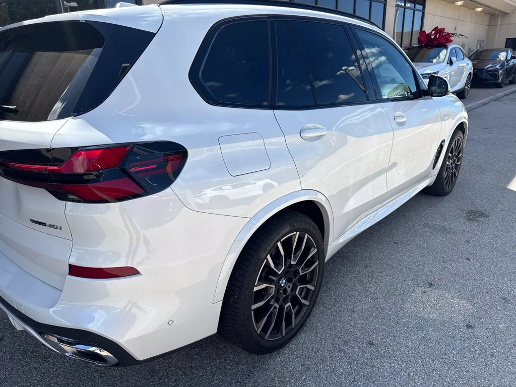 Used 2024 White BMW sDrive40i image 6
