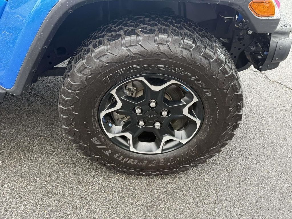 Used 2022 Blue Jeep Unlimited Sahara image 12