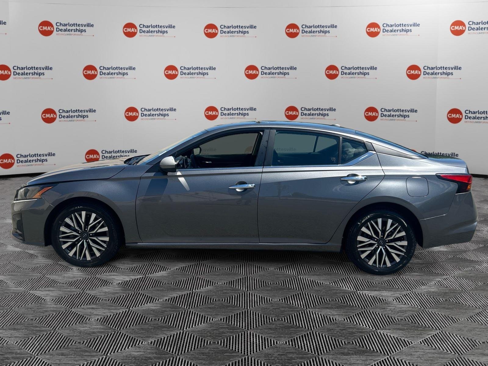 Used 2024 Gun Metallic Nissan 2.5 SV image 2