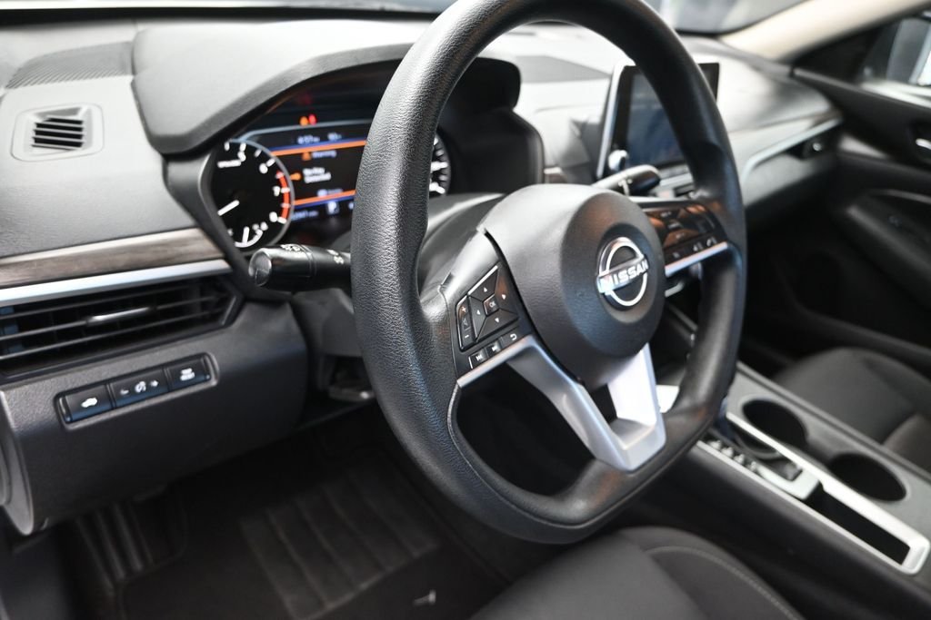 2025 Nissan Altima SV - Photo 12