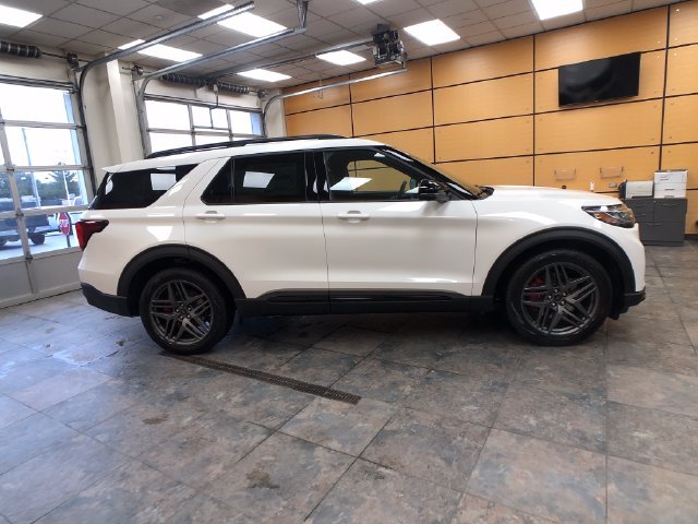 New 2026 Star White Metallic Tri-Coat Ford ST image 8