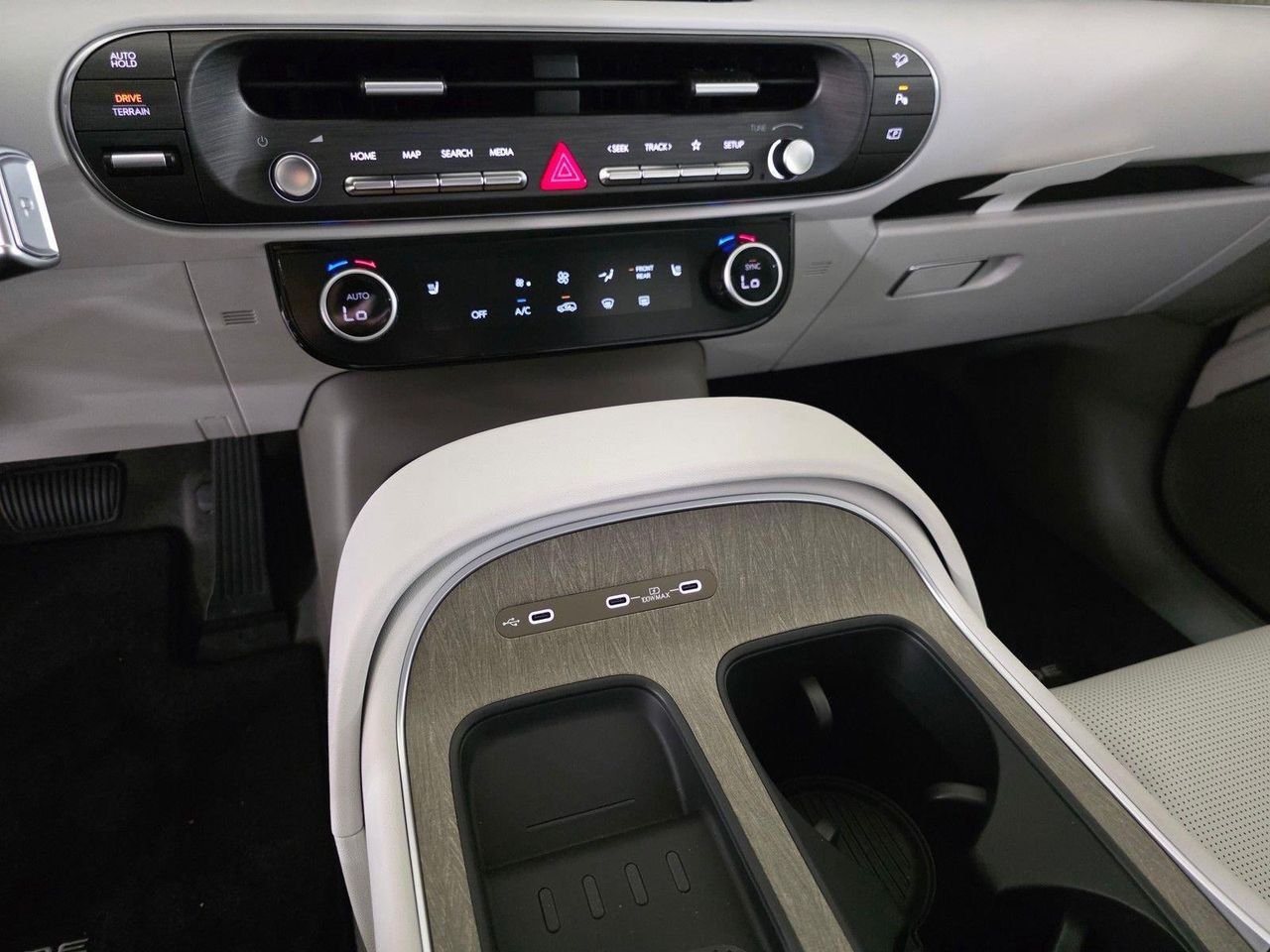 New 2026 Creamy White Pearl Hyundai SEL AWD image 28