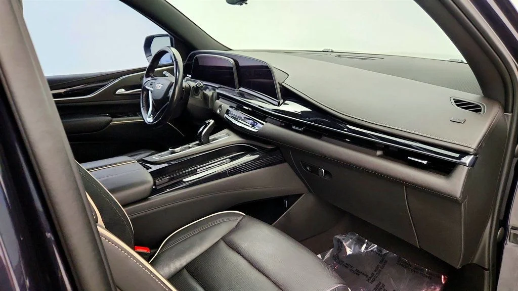 Used 2023 Black Raven Cadillac 4WD 4dr Sport w/ Touring Pkg, Super Cruise & Rear Entertainment image 28