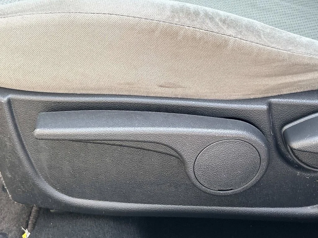 Used 2011 Silver Kia EX image 18