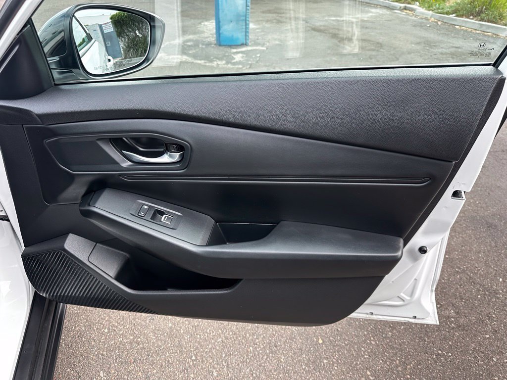 Used 2025 Platinum White Pearl Honda SE image 15