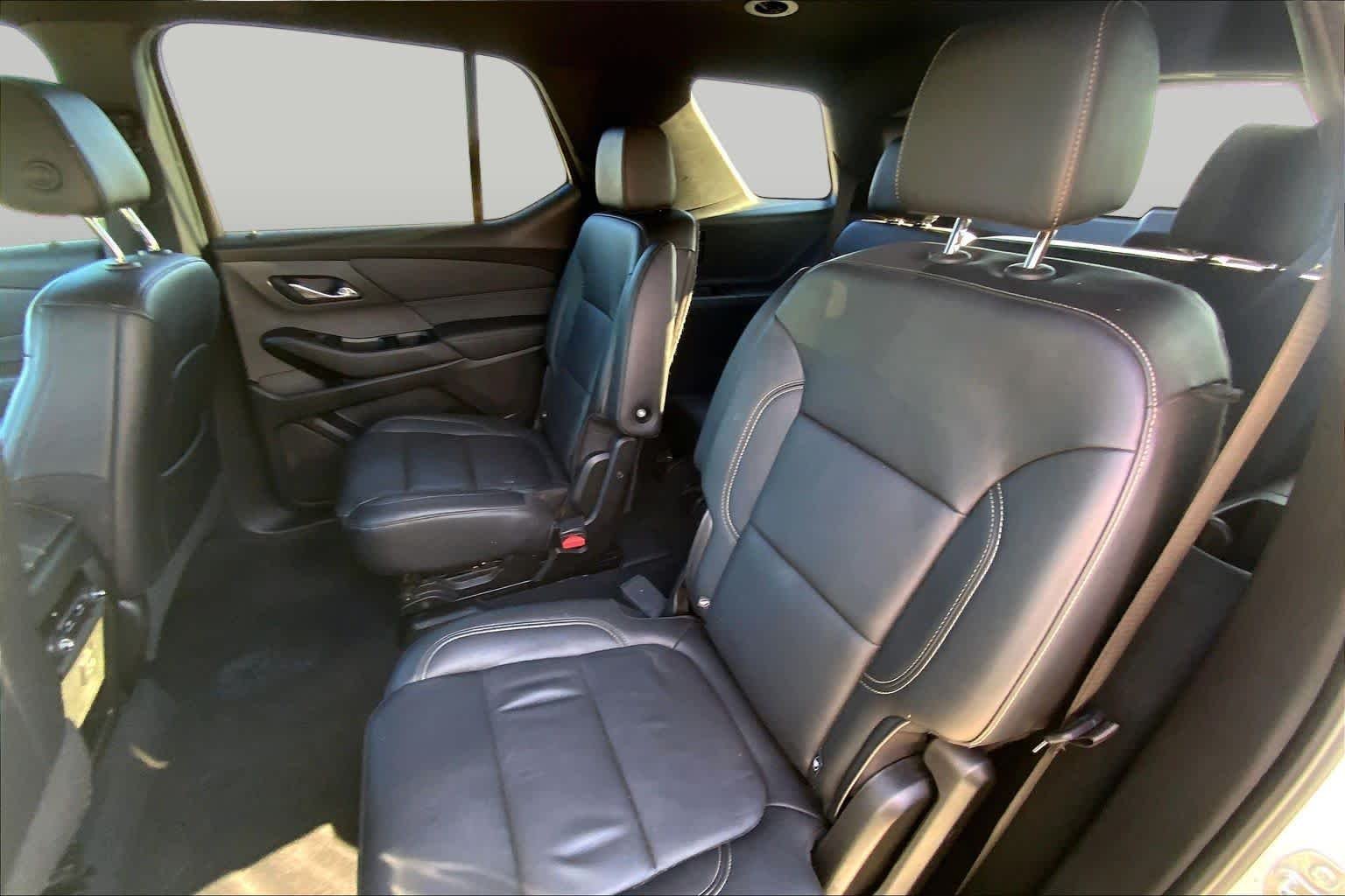 Used 2023 Iridescent Pearl Tricoat Chevrolet LT Leather image 17